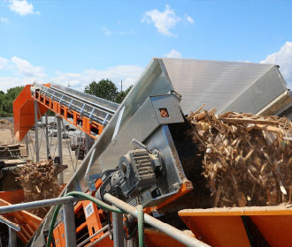 Altholzaufbereitung Förderband System